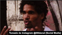 Luis Manuel Otero Alcántara durante una charla ofrecida cuando organizaba la OOBienal en octubre de 2020.