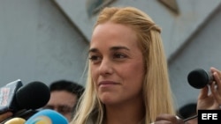 Lilian Tintori lee la carta de Leopoldo López a los venezolanos