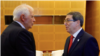 Foto Archivo. Josep Borrell, jefe de la política exterior de la UE, saluda al canciller cubano Bruno Rodríguez.