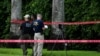 Agentes del FBI en la escena del crimen, en el Trump International Golf Club de West Palm Beach, Florida, donde ocurrió el domingo el intento de asesinato contra el el expresidente de EEUU Donald Trump. 