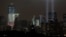 Como tributo a las víctimas, la ciudad de Nueva York enciende cada año dos luces en el lugar donde se levantaban las torres gemelas. 
