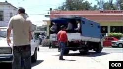Imagen de archivo de un caamión de la Policía en Cuba
