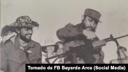 Bayardo Arce junto a Fidel Castro. 