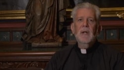 Padre José Luis Menéndez, párroco de la iglesia Corpus Christi, de Miami