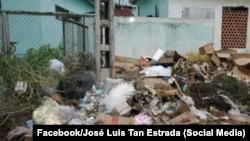 Basurero cerca de un policlínico en Matanzas. 