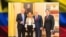 Esposa de líder venezolano preso se reúne con Trump y Pence