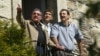 El general Raúl Castro, su nieto Raúl Guillermo y su hijo Alejandro Castro, en Lancara, Galicia.