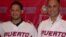 Los peloteros puertorriqueños Yadier Molina (i) y Carlos Beltrán (d), ambos estrellas de las Grandes Ligas, posan durante una rueda de prensa hoy, miércoles 23 de enero de 2013, en San Juan, Puerto Rico, en la que presentaron los uniformes que lucirá su p