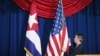 Banderas de Cuba y los Estados Unidos en la embajada cubana en Washington. REUTERS/Chip Somodevilla/Pool