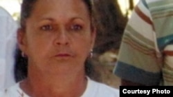 La Dama de Blanco Haydée Gallardo ha sido acusada de desacato por reclamar leche para los niños.