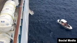 Cubanos rescatados por el Crucero Fantasy.