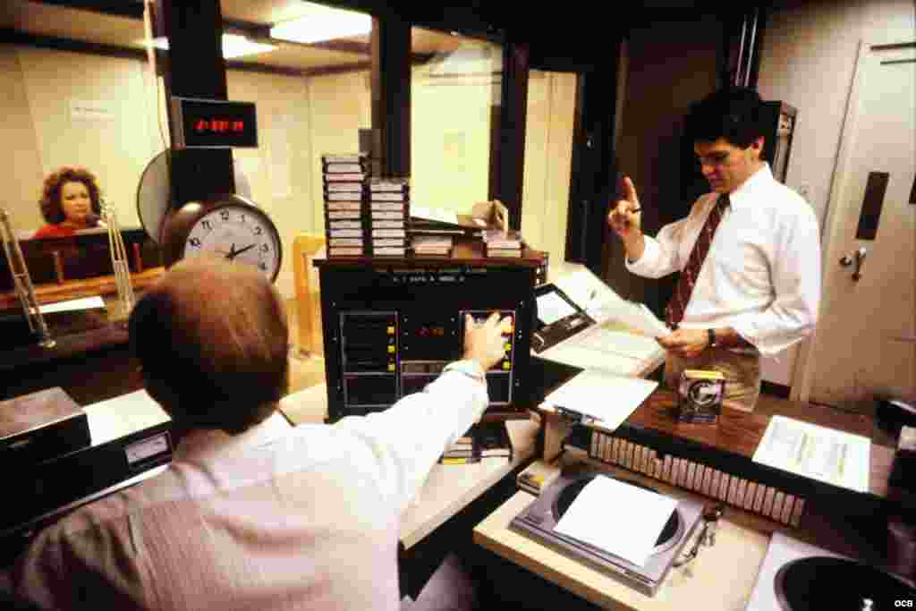 El productor Francisco Ojeda y la locutora Sonia Barriel.