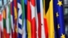 Banderas de países europeos junto a la bandera de la UE en Bruselas.