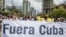 Marcha opositora en Caracas hacia la embajada cubana.