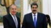 El gobernante venezolano Nicolás Maduro y el ministro de Relaciones Exteriores de Rusia, Serguéi Lavrov, en Caracas, el 7 de febrero del 2020.