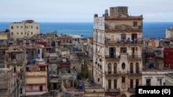 Vista de La Habana en la que se aprecia el estado ruinoso de la ciudad.