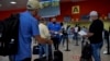 Pasajeros arriban al Aeropuerto de La Habana