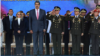 Nicolás Maduro junto a oficiales de la Fuerza Armada Bolivariana.