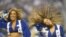 Dos de las "cheerleaders" del equipo Cowboys de Dallas, en el juego inaugural de la serie 2013-2014. 